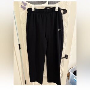 Alo Yoga Accolade Black Straight Leg Sweatpants sz. M
